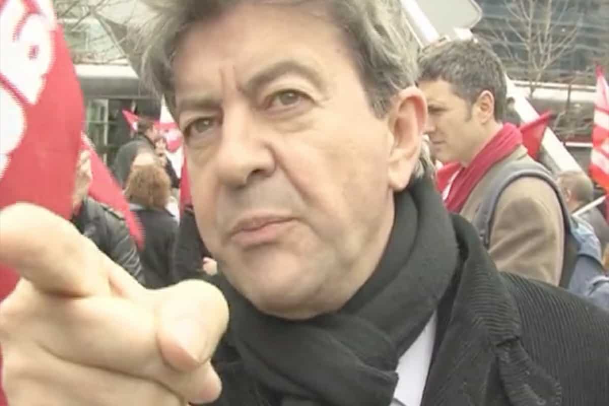 Capture d'écran d'une vidéo montrant Jean-Luc Mélenchon